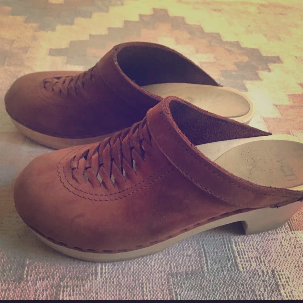 Sven Front Weave Closed Toe clogs